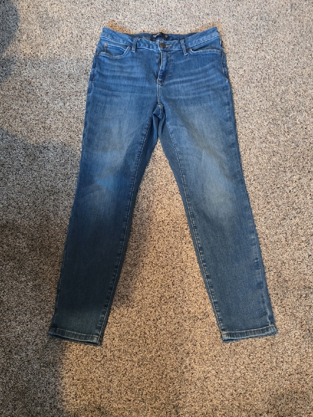 Vera Wang Straight Leg Jeans in Blue Wash
